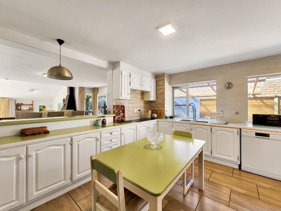 To Let 3 Bedroom Property for Rent in Zeekoevlei Western Cape